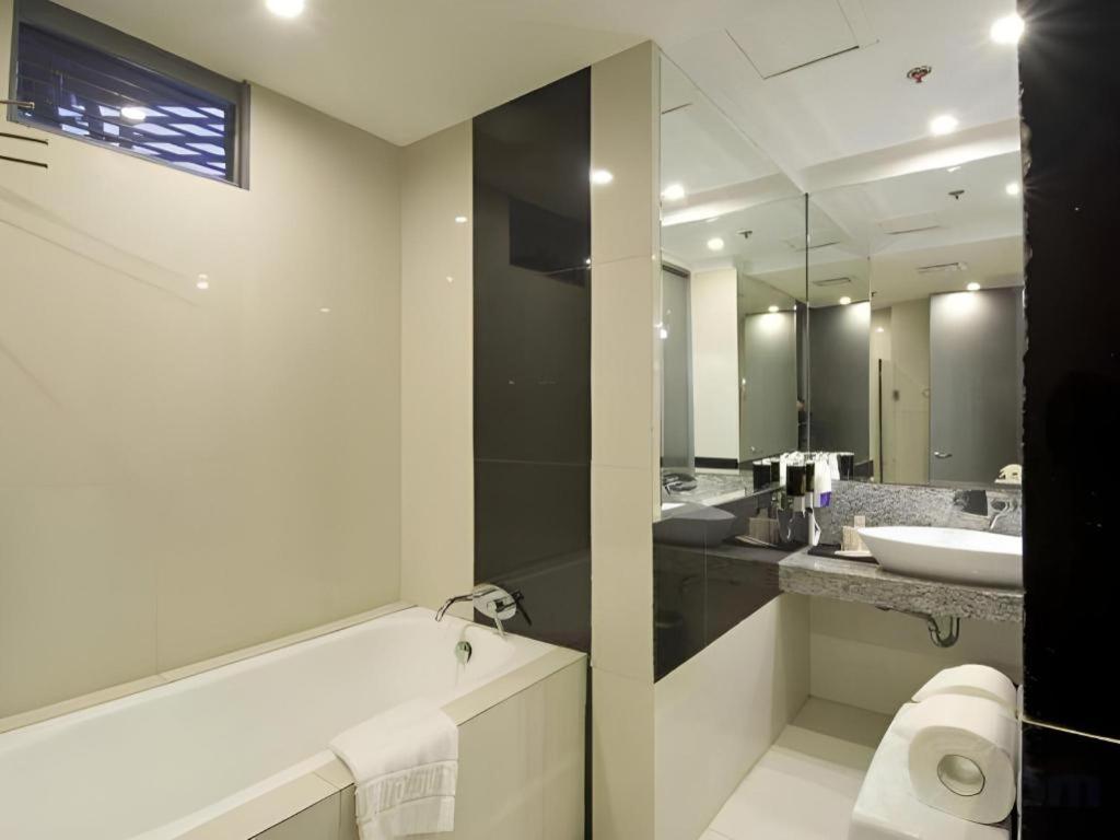Hive Hotel Quezon City Extérieur photo