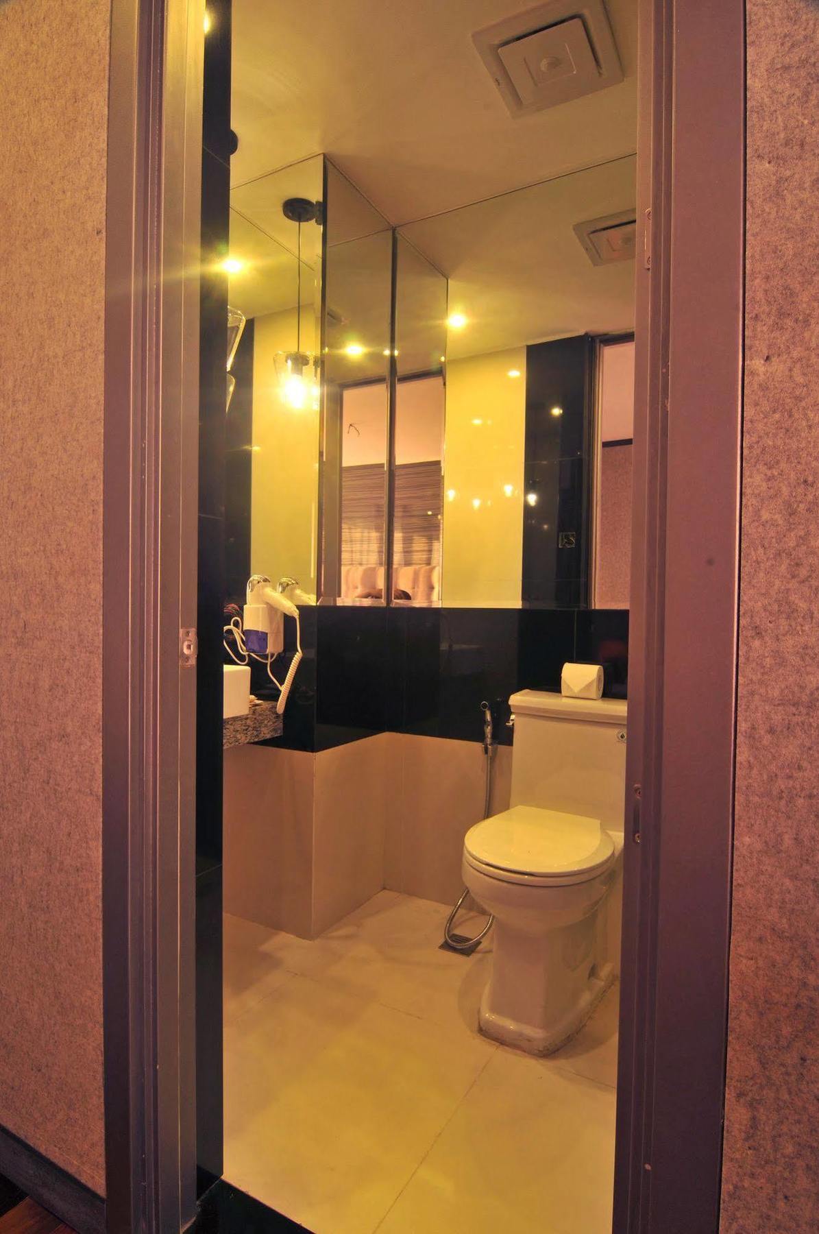 Hive Hotel Quezon City Extérieur photo