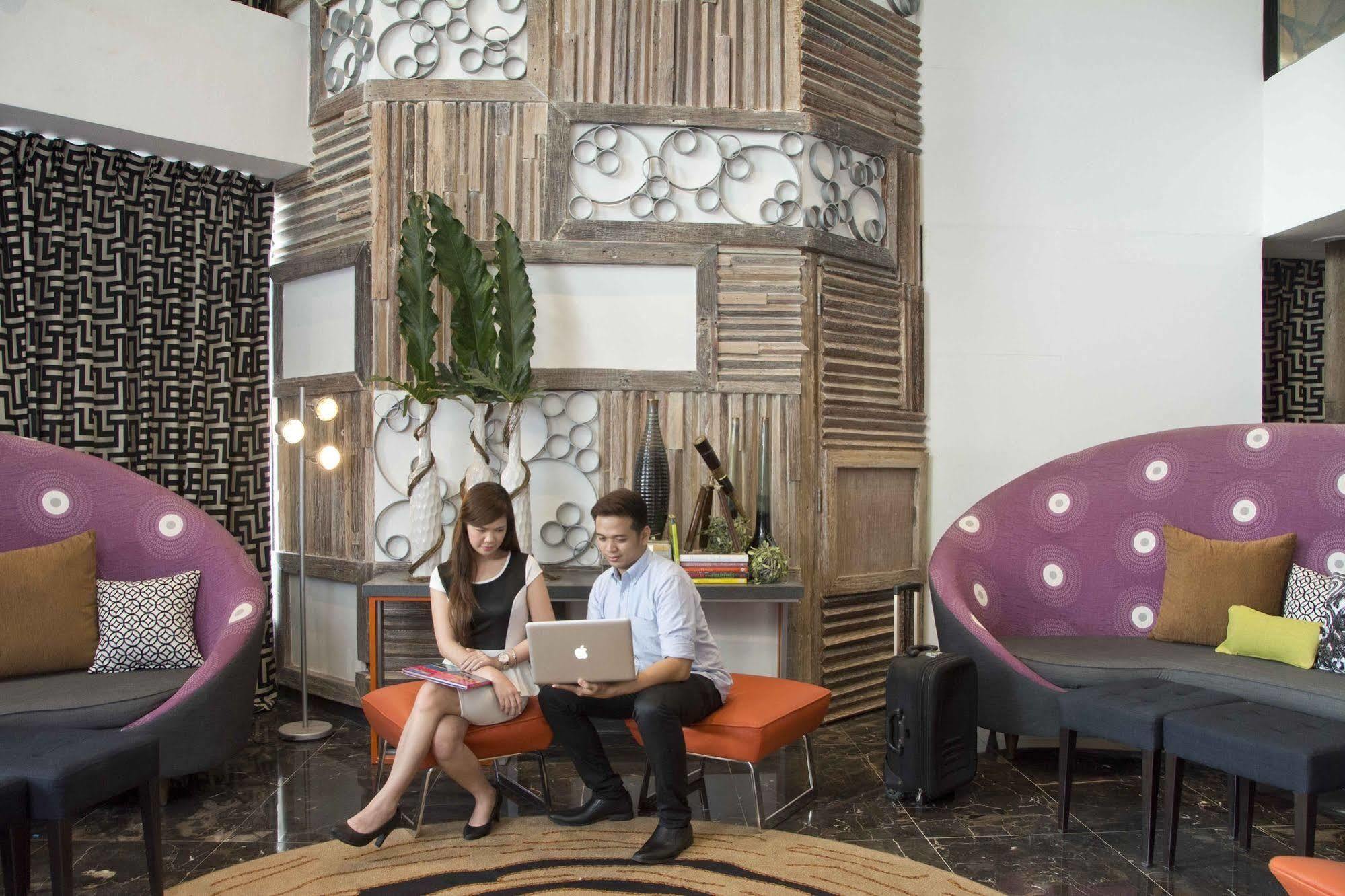 Hive Hotel Quezon City Extérieur photo