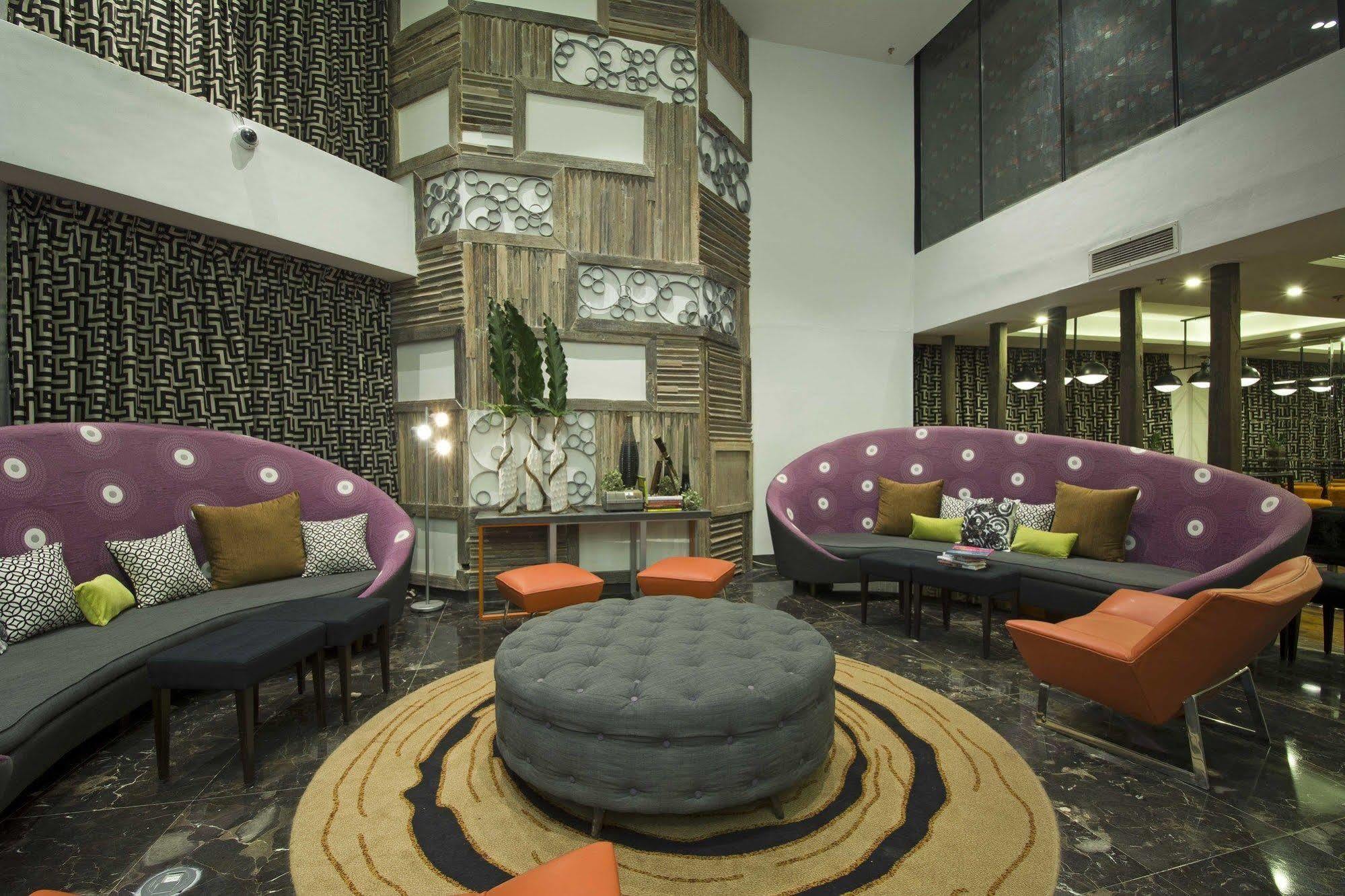 Hive Hotel Quezon City Extérieur photo