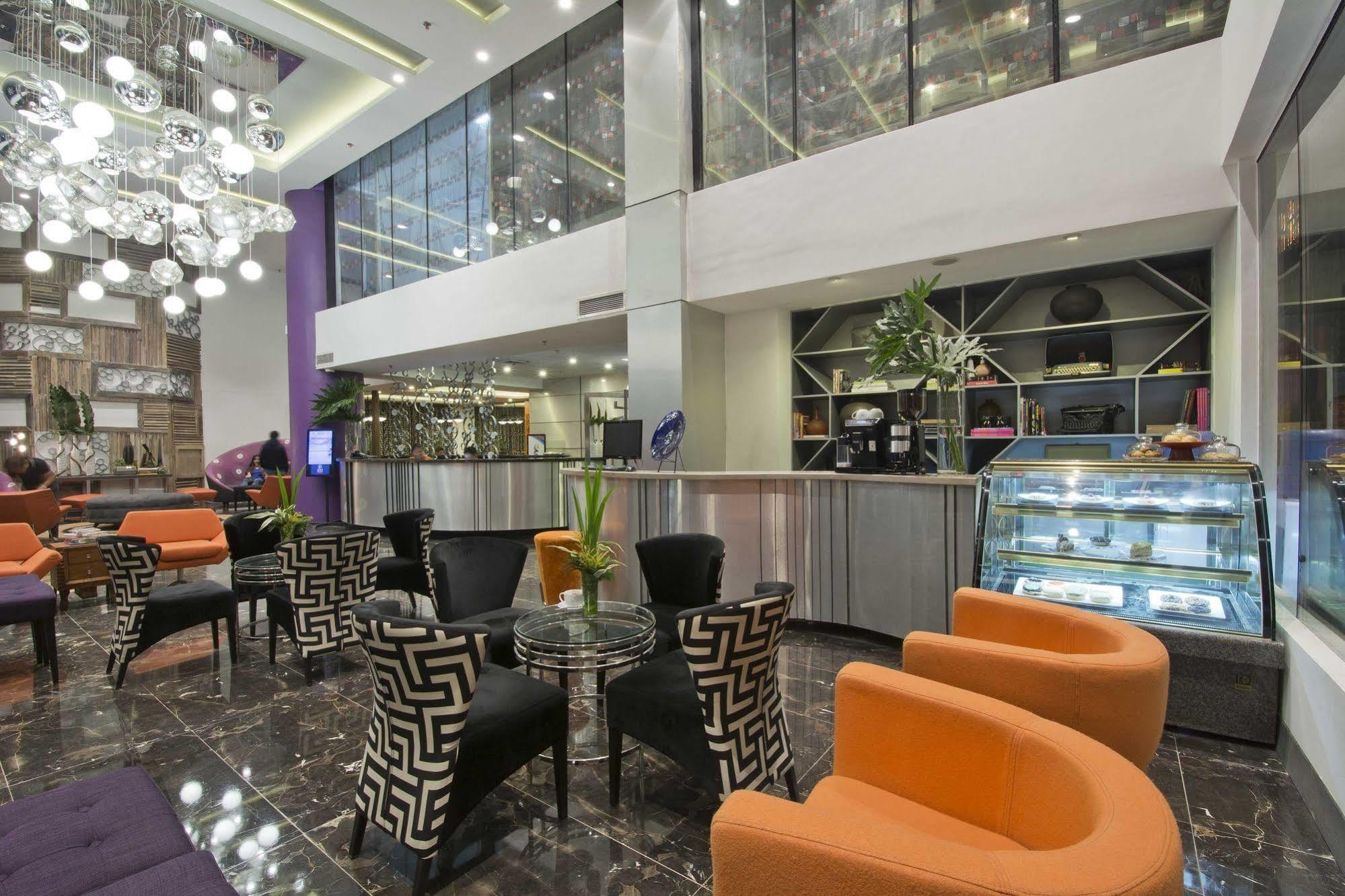 Hive Hotel Quezon City Extérieur photo