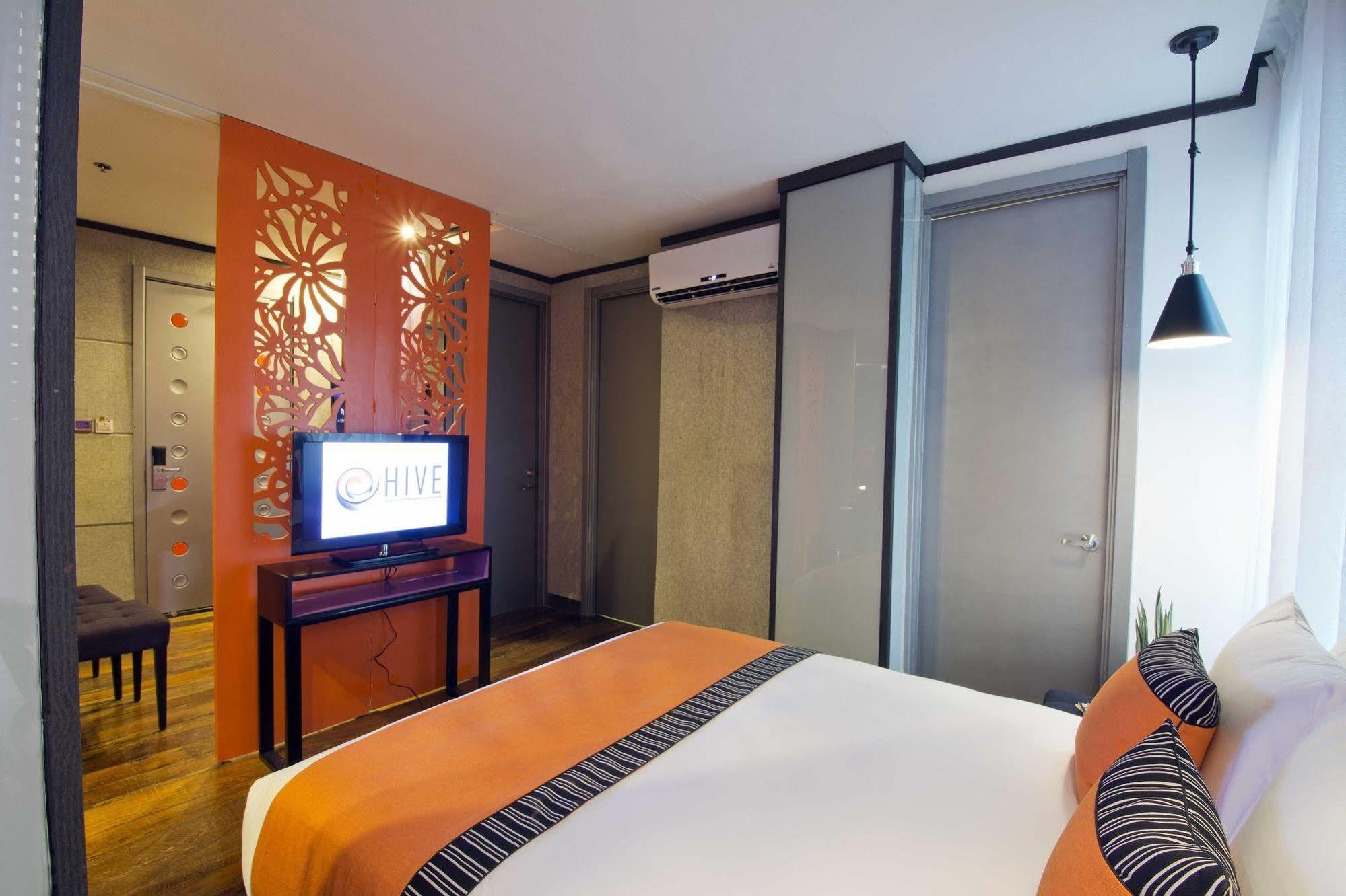 Hive Hotel Quezon City Extérieur photo